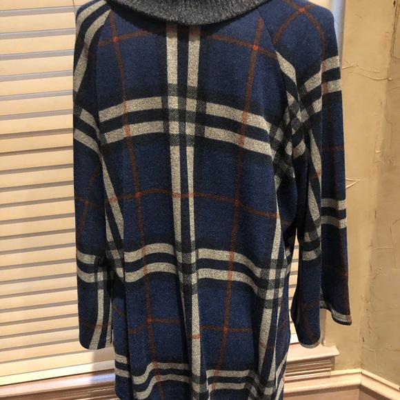 Cute Chris and Carol sweater in size medium - Picture 3 of 3